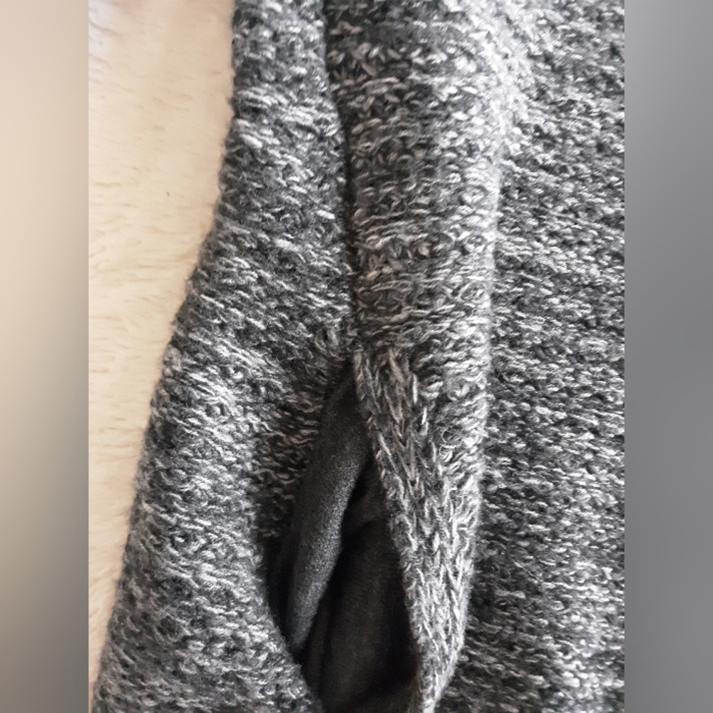 Merino Wool Sweater with Pockets - Picture 5 of 7